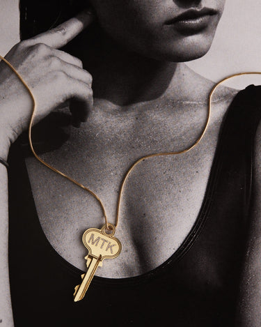 Woman wearing a key on a gold chain